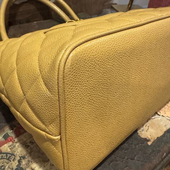 Chanel Vintage Caviar Beige Gold Medallion Tote Authentic CoA - Picture 8 of 12